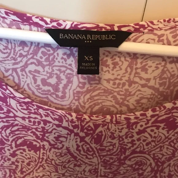 ⭐️4/$20⭐️Banana Republic Factory Top size XS - Picture 2 of 3